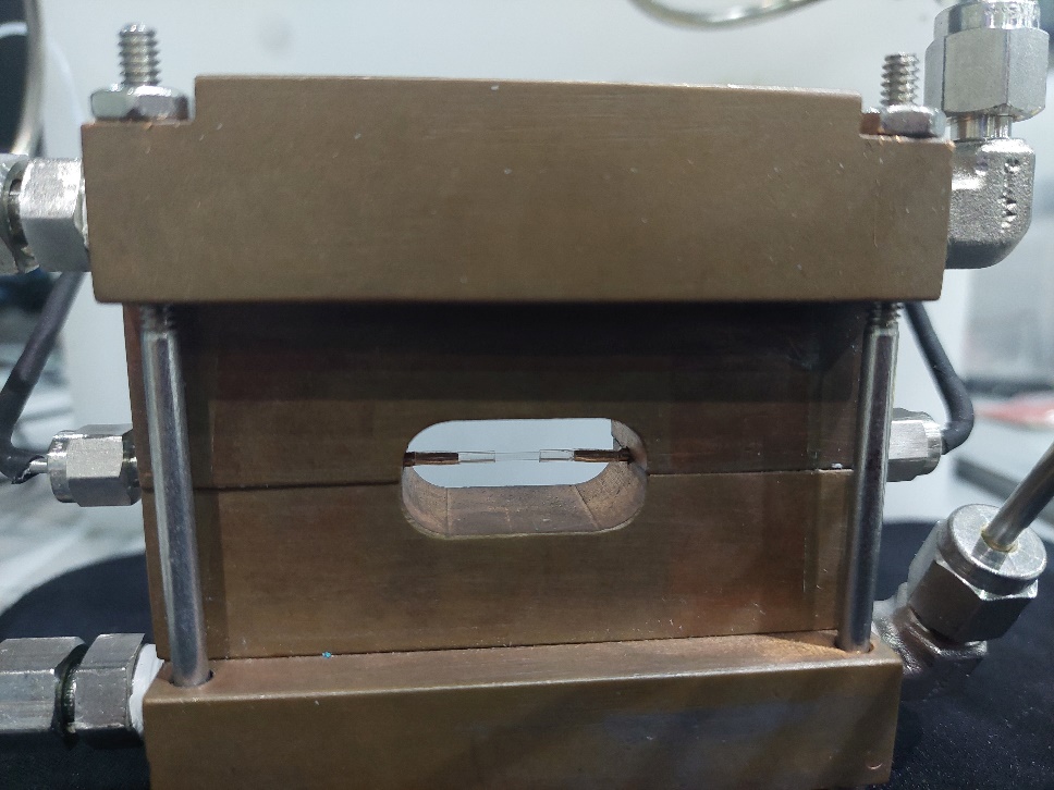 Flow through cell Flow through cell