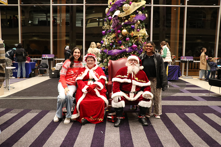 students with Santa and Mrs. Claus