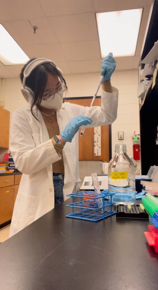 cailynlee picture of Cailyn Lee doing an experiment